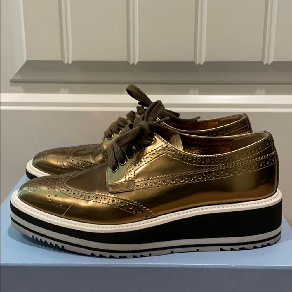 PRADA LACE UP OXFORD